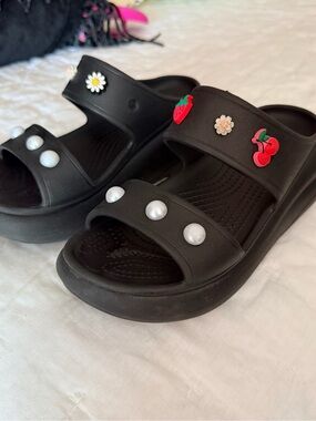 Crocs Mega Crush Platform Sandals Slides Chunky Black Women’s 6 Jibbitz Charms